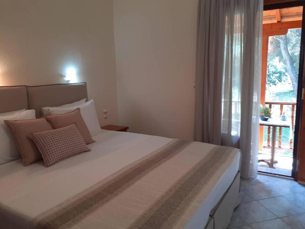 Forest Resort Suites Skiathos Troulos Exterior photo